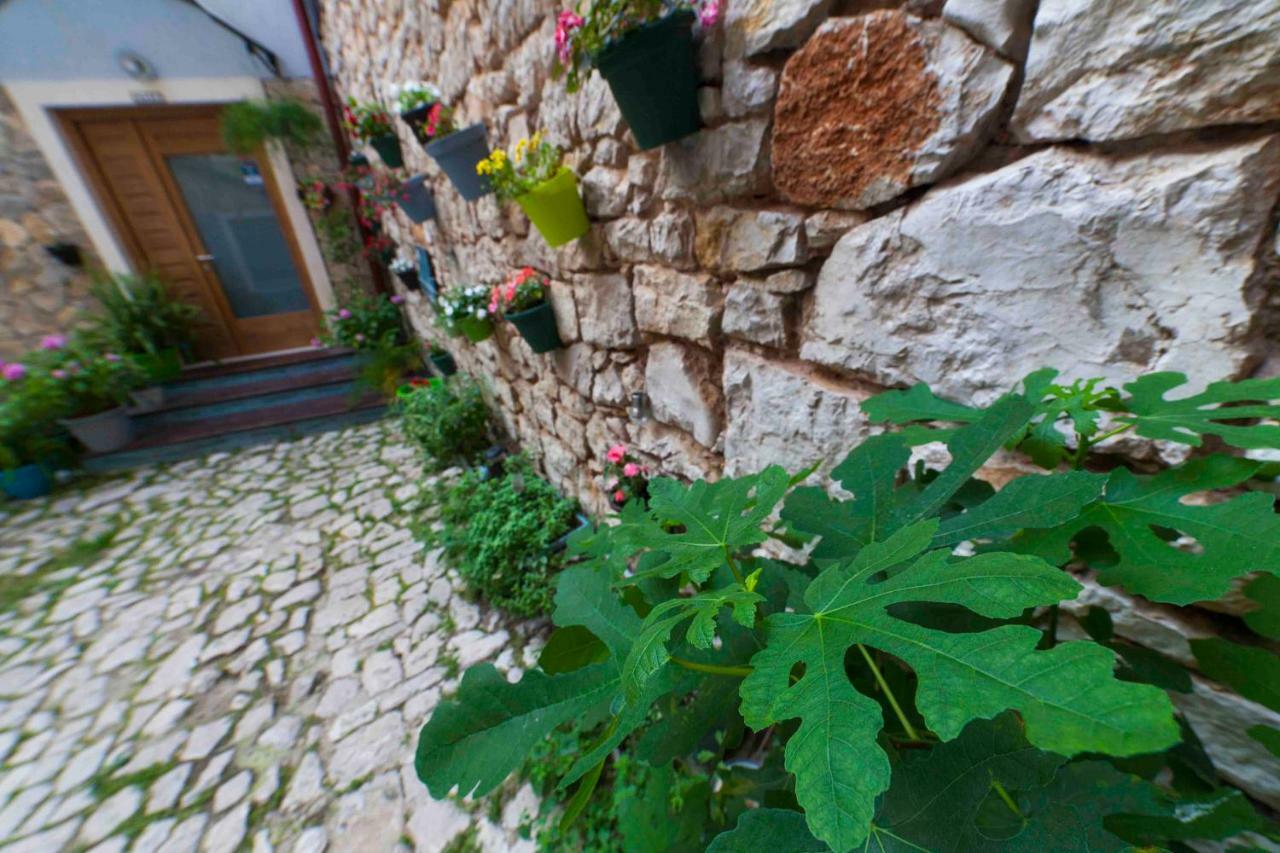 Hostel Mare Шибеник Экстерьер фото