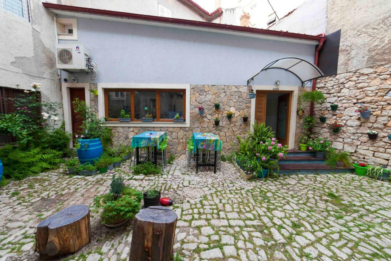 Hostel Mare Шибеник Экстерьер фото